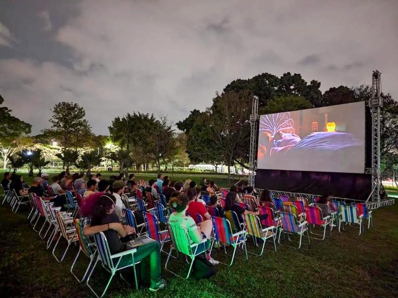 Projeto Cinema na Praça leva sessões gratuitas ao ar livre nesta terça (19), em Cascavel