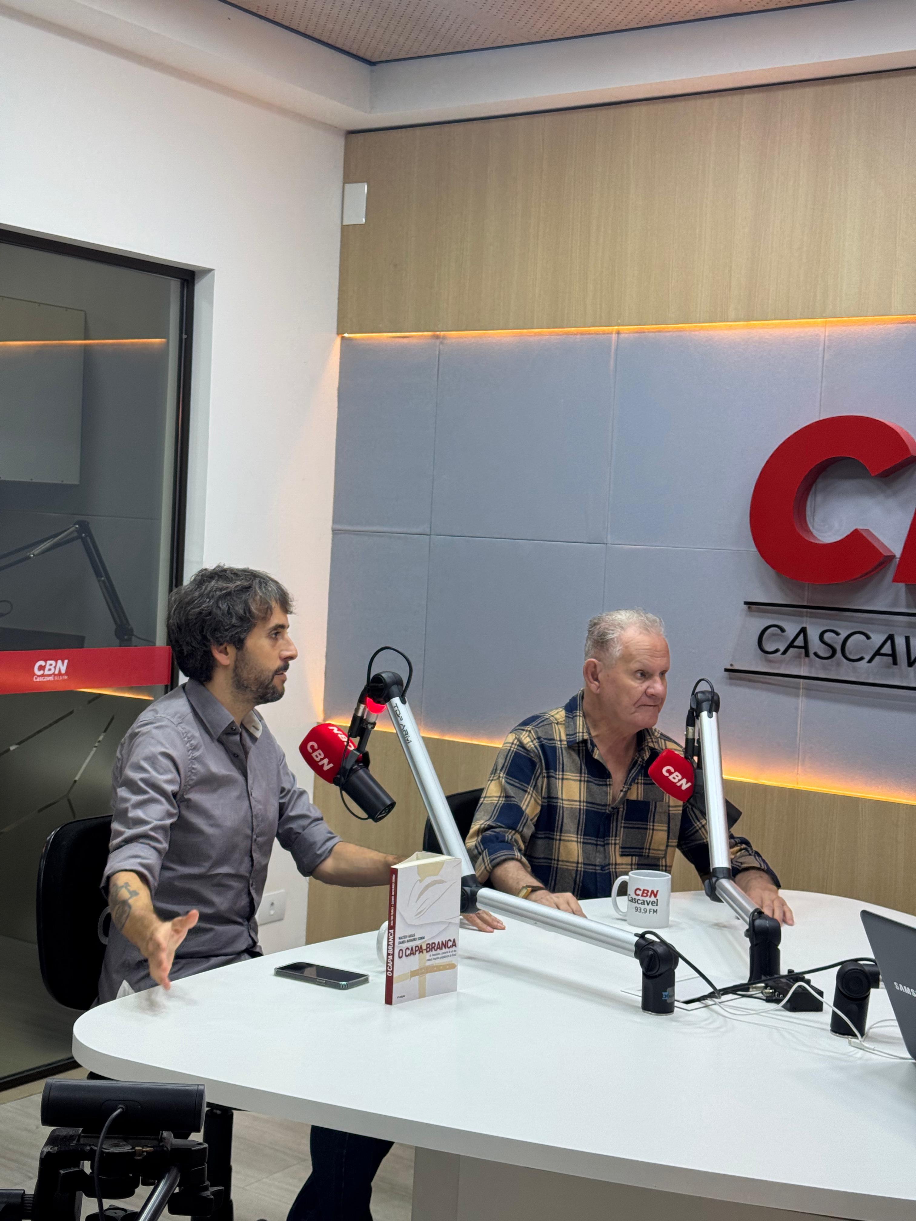 Livro 'O capa-branca' apresenta experiências do ex-paciente de um hospital psiquiátrico