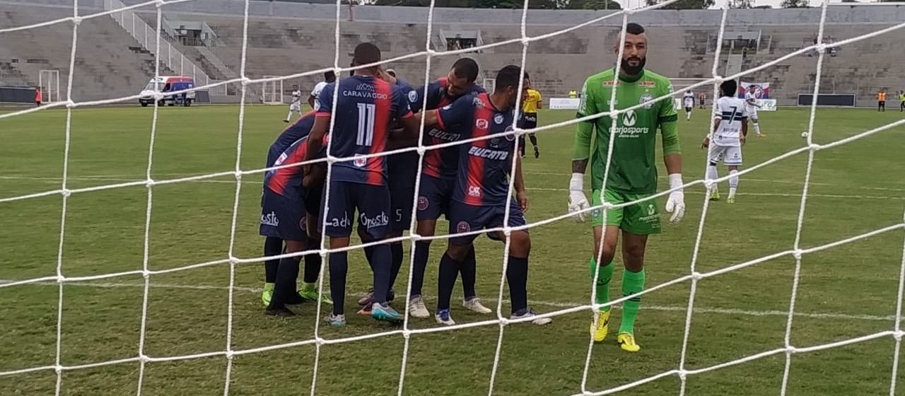 CCR vence Coritiba de virada no Olímpico
