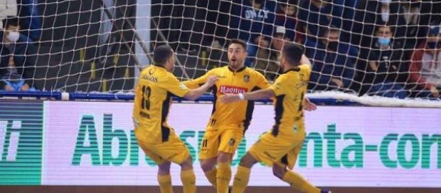 Cascavel Futsal perde para o Magnus  e é eliminado