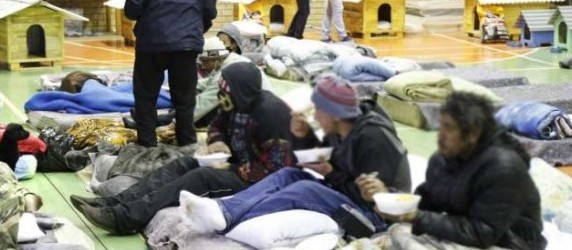Ginásio do Creas recebeu 60 moradores na primeira noite