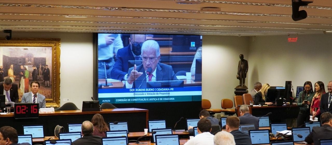 CCJ aprova admissibilidade de PEC que proíbe aposentadoria compulsória de juízes como forma de punição