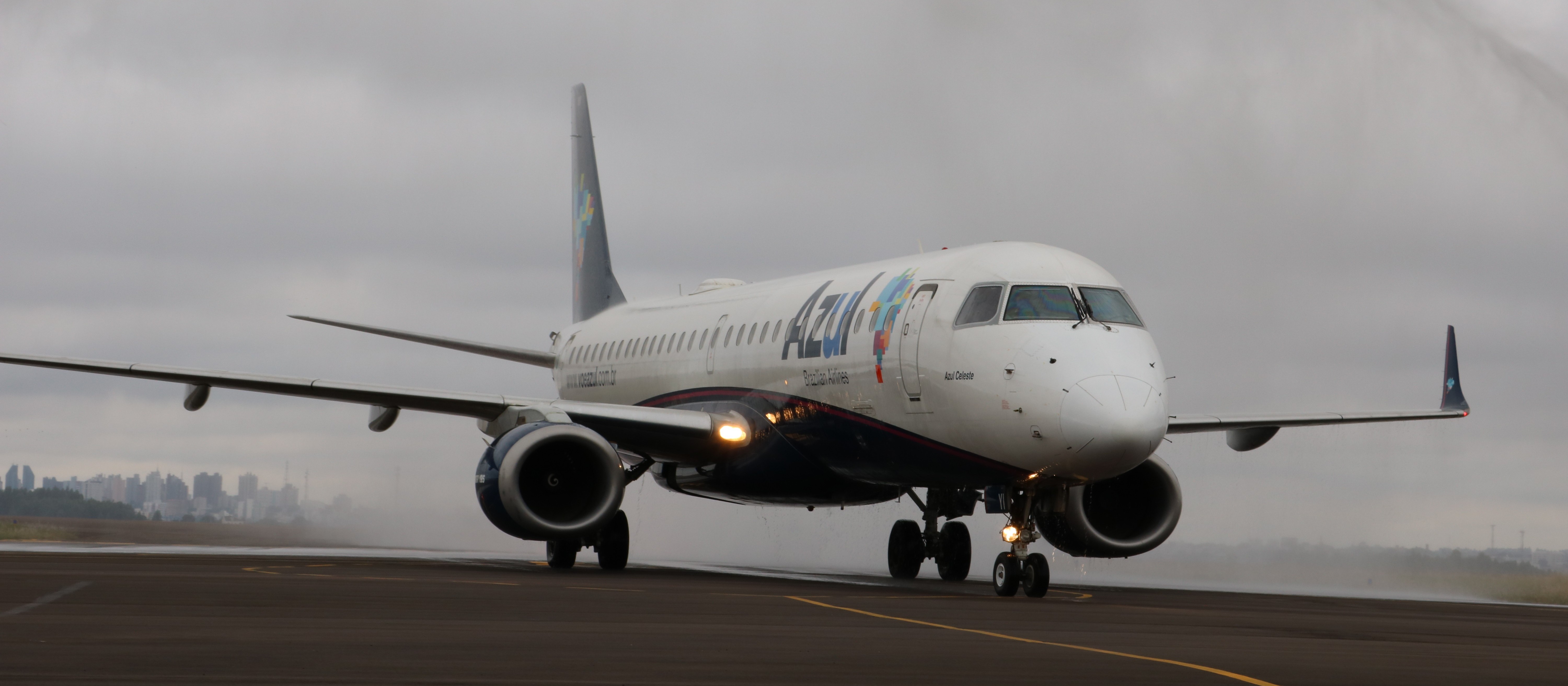 Aeroporto de Cascavel recebe voo inaugural