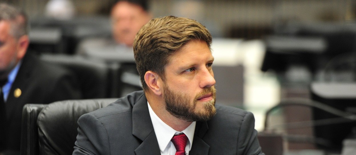 "Vamos reestruturar o MDB e defender uma candidatura de oposição ao governo Ratinho"