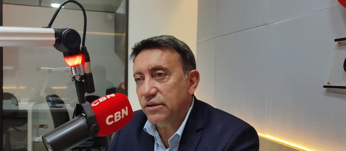 "Olhamos pra frente. Seguimos investindo, gerando emprego e renda," diz Solano