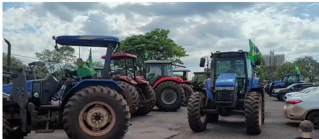Representantes do agro se reúnem em manifestação em frente à prefeitura
