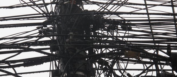 Empresas e órgãos públicos se integram para buscar solução para fios e cabos soltos