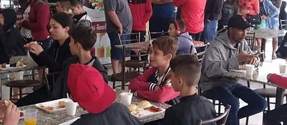 Crianças e adolescentes de Cascavel  realizarão sonho de entrar em campo com o Atlético Paranaense