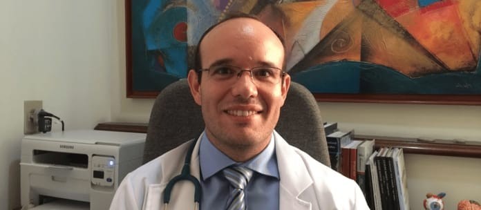"Não existe semana que não esteja faltando um dos remédios que o governo deveria fornecer", diz médico