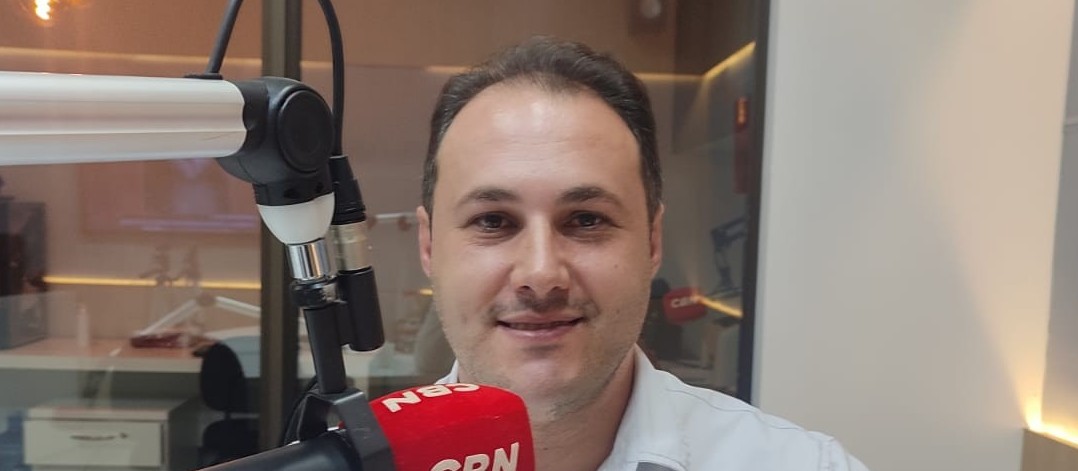 "É preciso ficar alerta, a periodontite é uma doença bucal e pode levar à perda de dentes", diz Bruning
