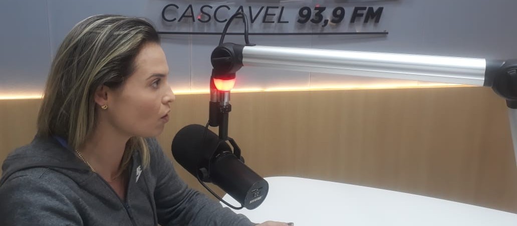 Rocão reúne fãs de música e de cachorros em praça de Cascavel