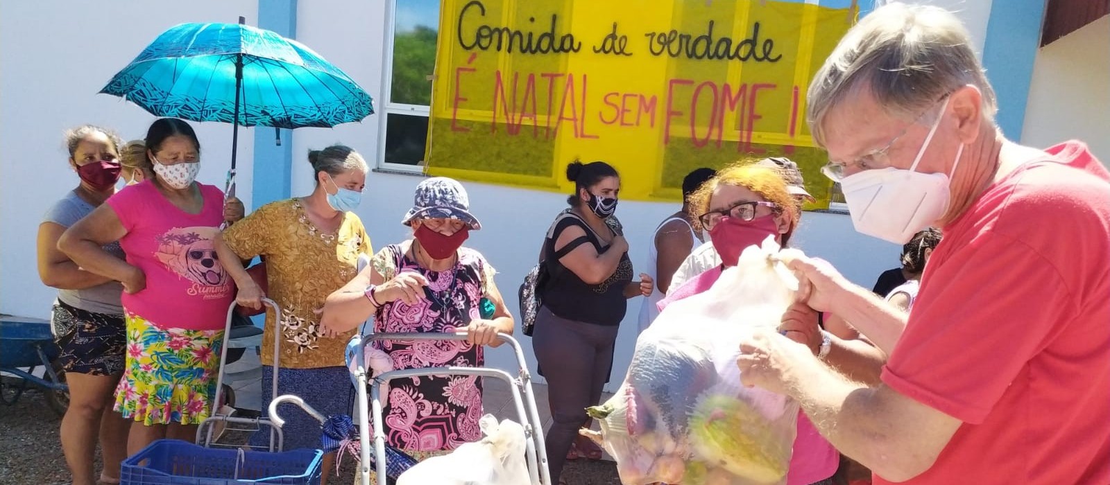 Famílias do MST doam 6 toneladas de alimentos em Cascavel