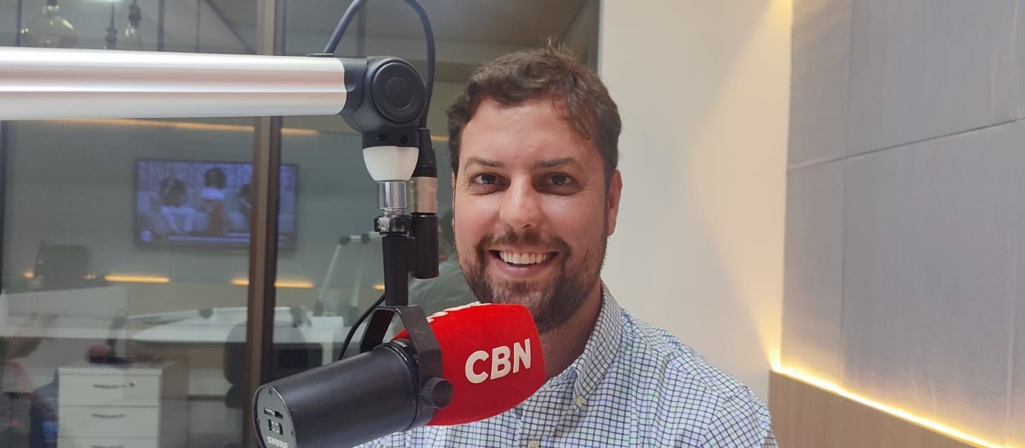 "Estaremos fazendo a entrega de 14 casas, juntamente com o prefeito Paranhos e o vice Renato Silva"