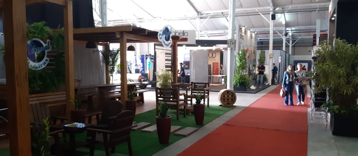 Feira aberta ao público é realizada no Centro de Convenções e Eventos