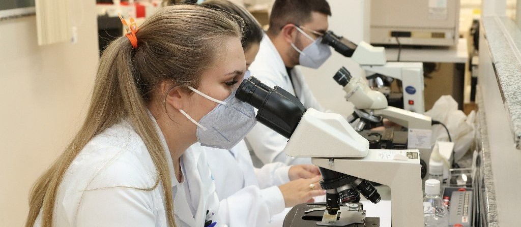 Laboratório Municipal recebe certificação de "excelência" do Programa Nacional de Controle de Qualidade        