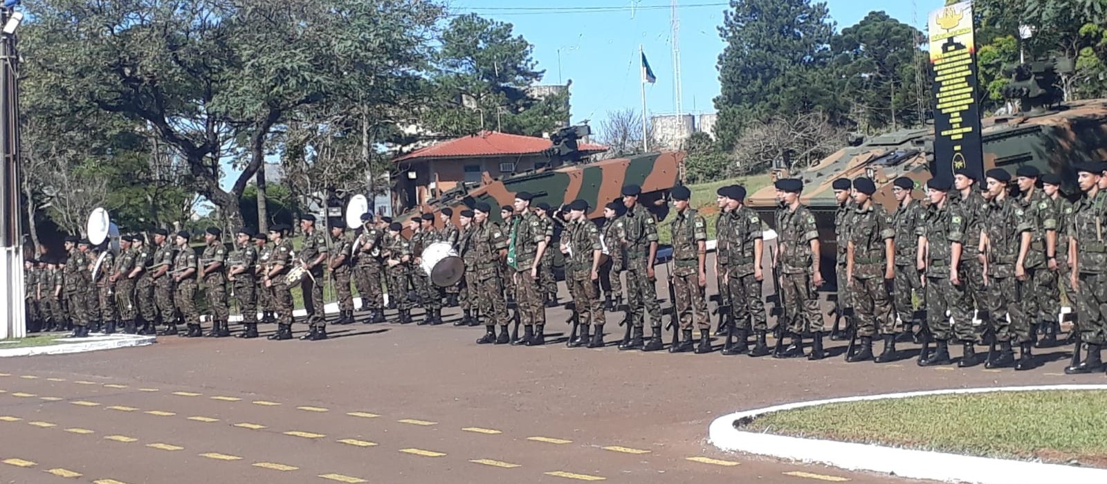 15º Batalhão Logístico realiza formatura em comemoração ao Dia do Exército