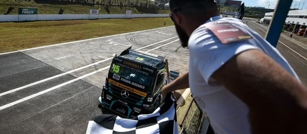Roberval Andrade conquista duas vitórias e a liderança da Copa Truck