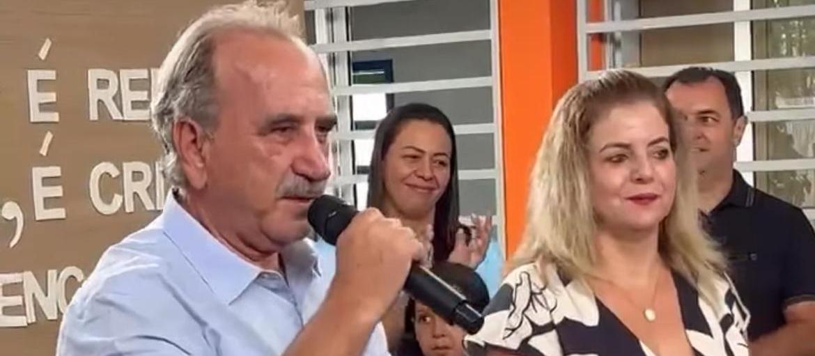 "A professora Márcia vai continuar como secretária de Educação", anuncia Renato Silva