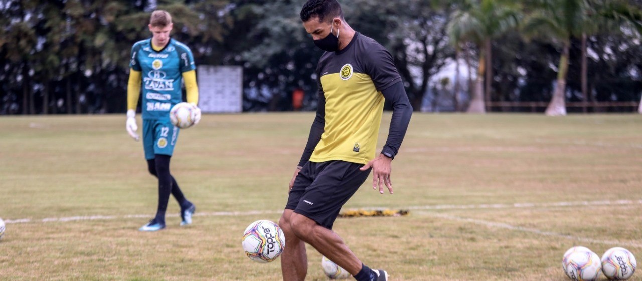 FC Cascavel pronto para enfrentar o Furacão na Arena da Baixada