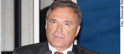 "O presidente está criando fatos, desviando o foco; não é hora de fazer campanha"