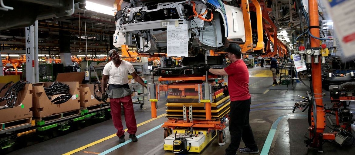 Geração de emprego na indústria quase dobra no Paraná