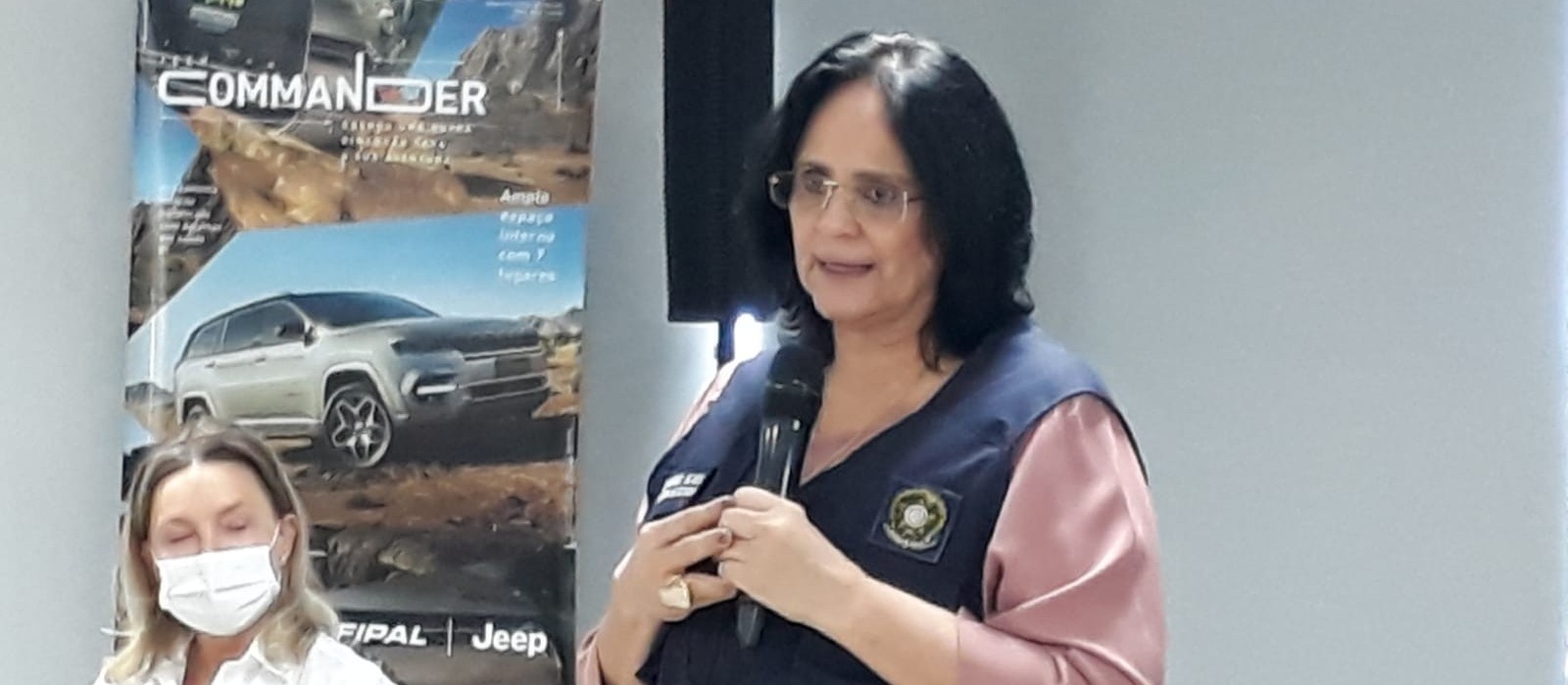 Ministra entrega veículos para conselhos tutelares da Região Oeste 