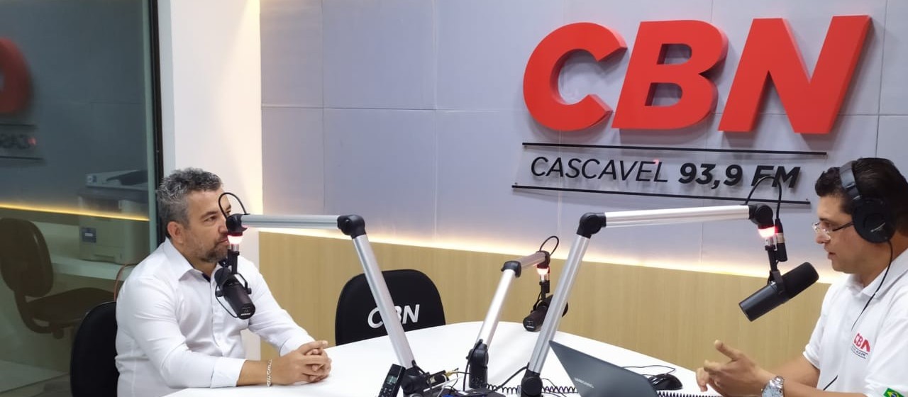 "Geralmente as mulheres são usadas na política", diz Parra