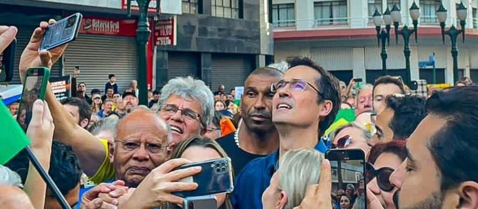 "Lutamos contra a corrupção. Não vamos desistir do nosso Brasil", diz Dallagnol