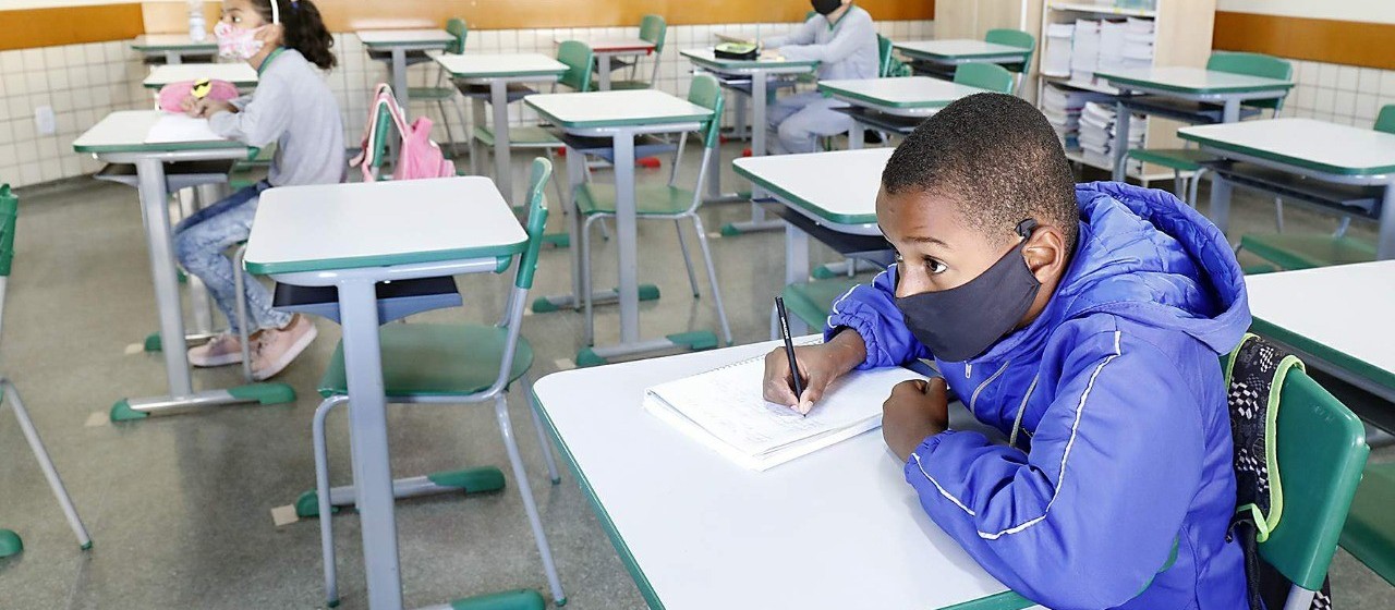 De forma programada, alunos retornam às salas de aula no Riviera