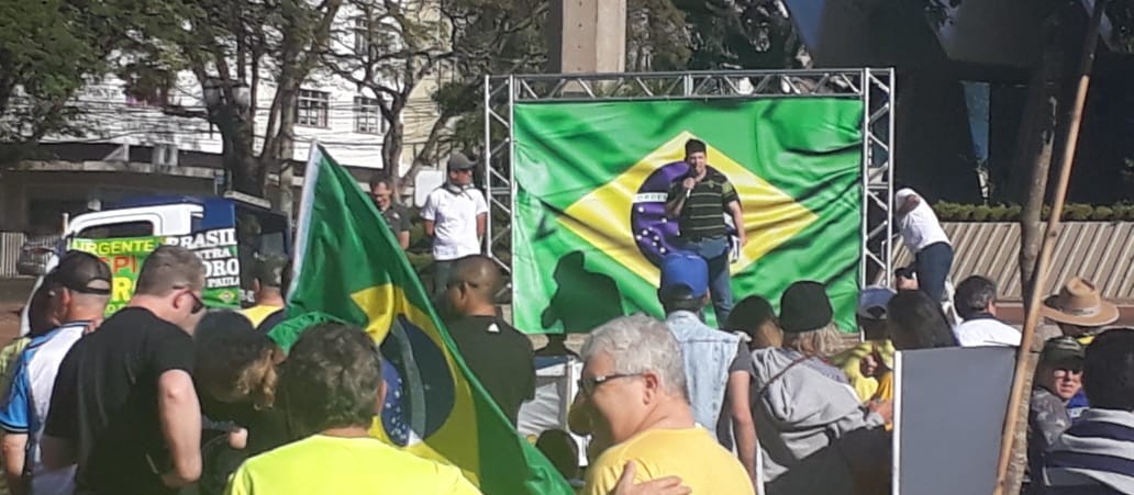 Manifestantes pedem que Bolsonaro vete Lei de Abuso de Autoridade