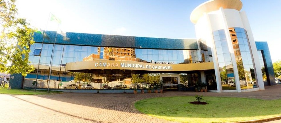 Vereadores aprovam em 12 segundos reajuste salarial 