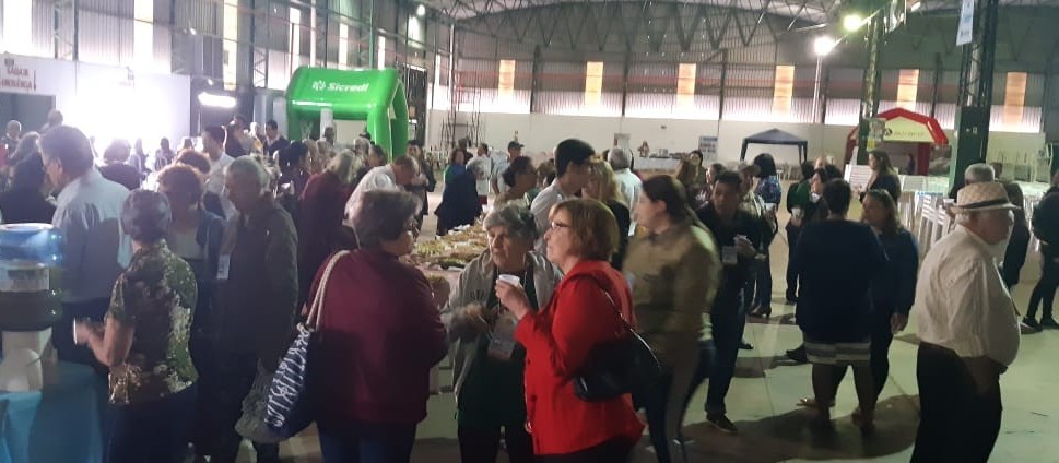 Mais de duas mil pessoas no Felicidade do Idoso, em Cascavel