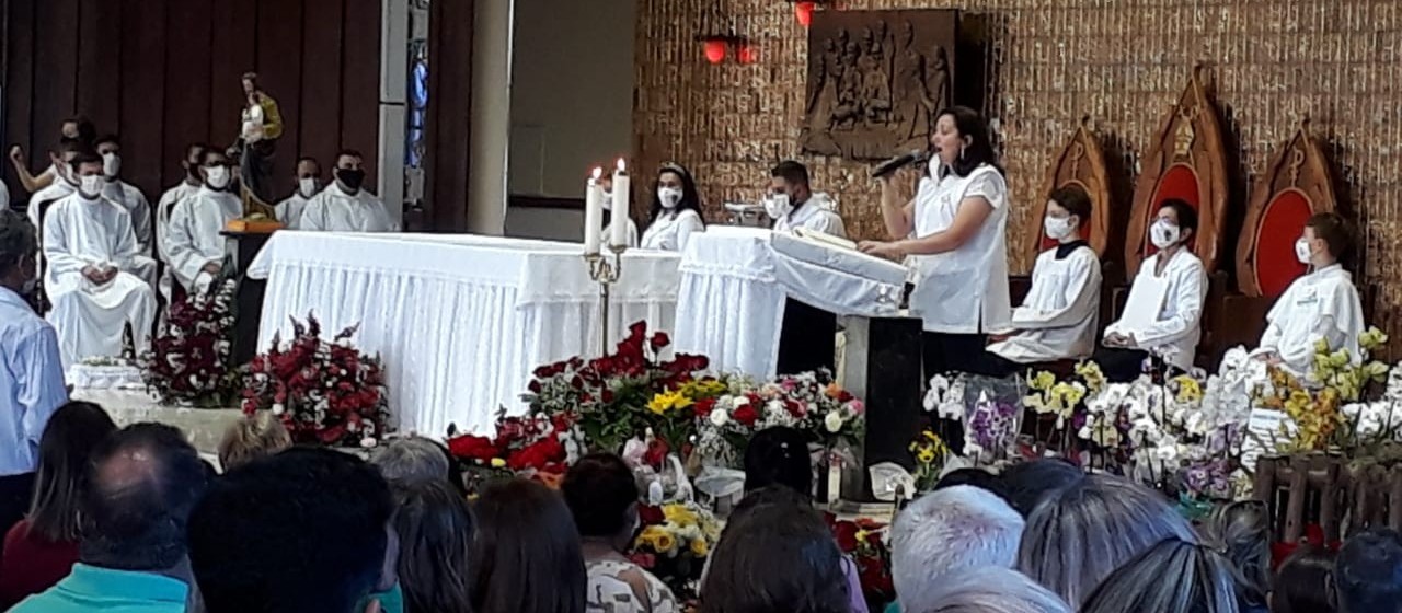 Fiéis se reúnem para celebrar Dia de Nossa Senhora Aparecida, em Cascavel 