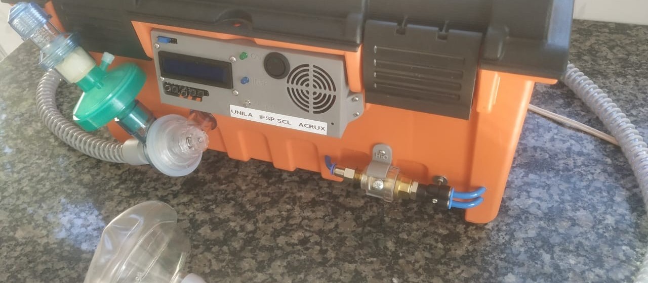 Engenheiros, pequisadores e alunos desenvolvem protótipo de respirador mecânico de baixo custo, em Foz do Iguaçu
