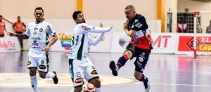 Duelo paranaense termina empatado