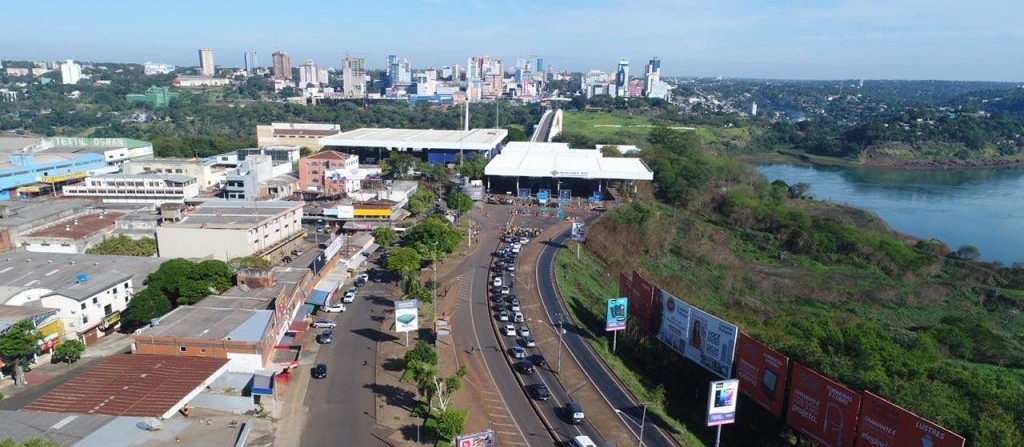 Brasileiros, argentinos e paraguaios protestam pedindo reabertura das duas pontes