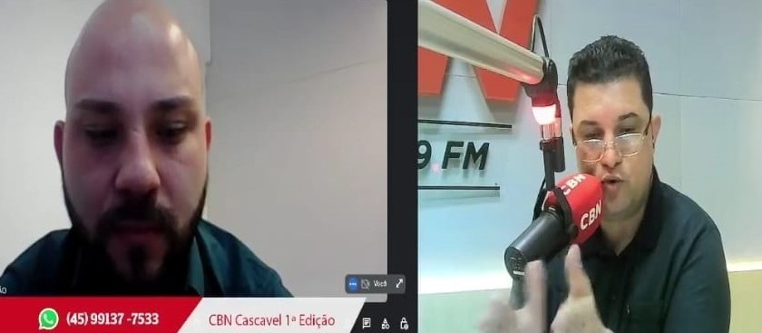 "Os acadêmicos do curso de Ciências Contábeis atendem contribuintes com dúvidas sobre IR"