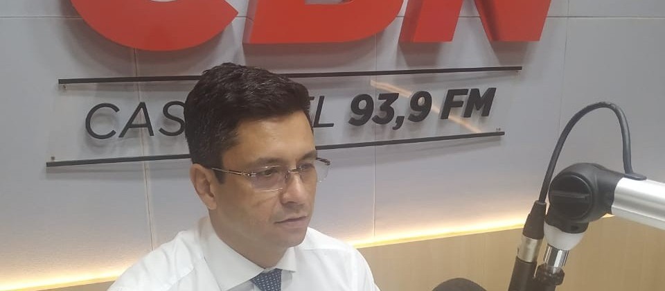 "O que a gente tá vendo é um Judiciário que está tomando o papel do Legislativo e do Executivo"