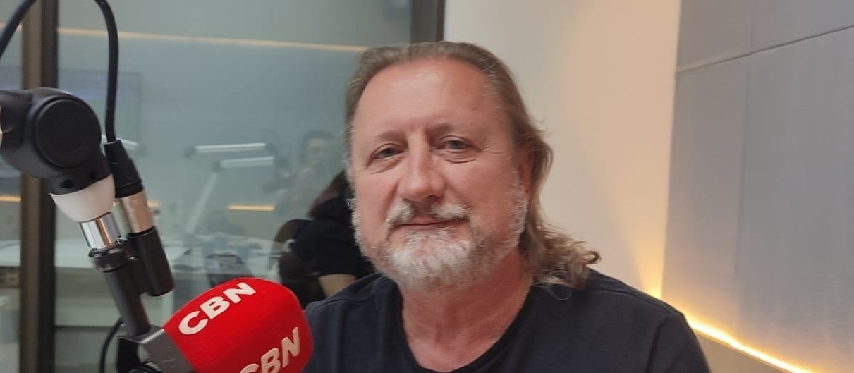 "As meninas estão com brilho nos olhos, começa hoje a Supercopa do Brasil de Futsal no ginásio da Neva"