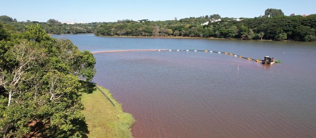 Desassoreamento do lago avança com dragagem dos sedimentos