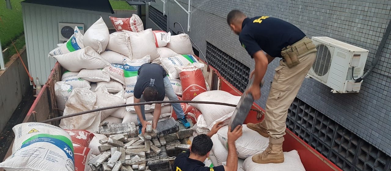 Polícia apreende droga, mercadorias e cigarros na Região Oeste