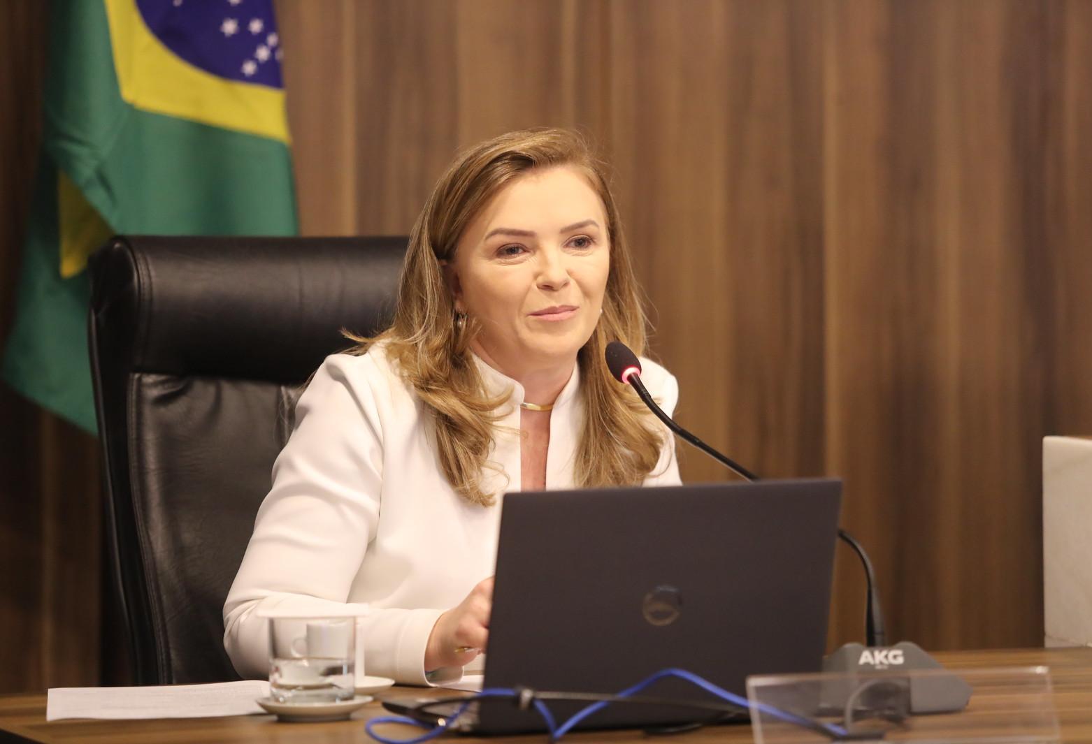 Cascavel está entre 40 municípios do Paraná que receberão ônibus para políticas da pessoa idosa