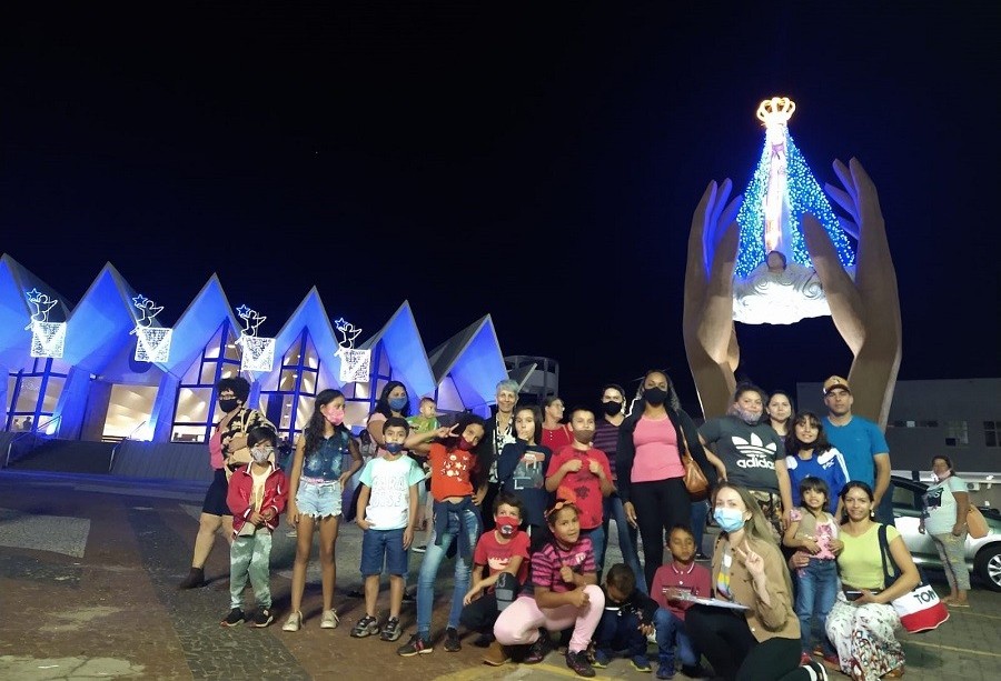 Linha Natal da Vida disponibiliza ônibus para passeio noturno  