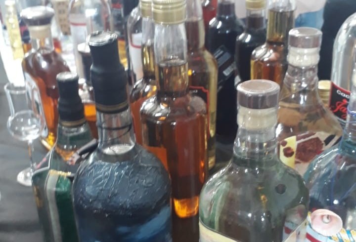 Queijos e cachaça são produzidos por produtores da agricultura familiar 