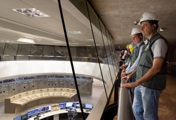 Ministro de Minas e Energia conhece novas tecnologias sustentáveis de Itaipu