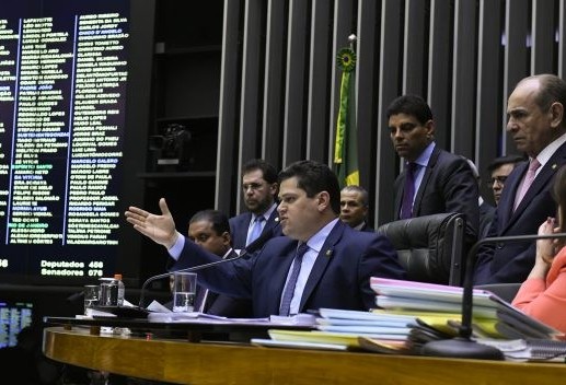 Senador Álvaro Dias diz  que vetos é uma derrota para o governo 