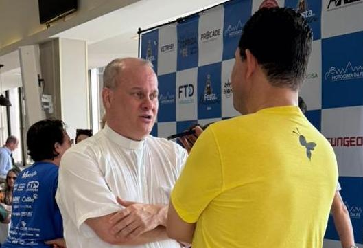 Prestação de Contas: "Quase R$ 900 mil em doações, lucro total foi de R$ 1.380.617,72", diz Padre Divo