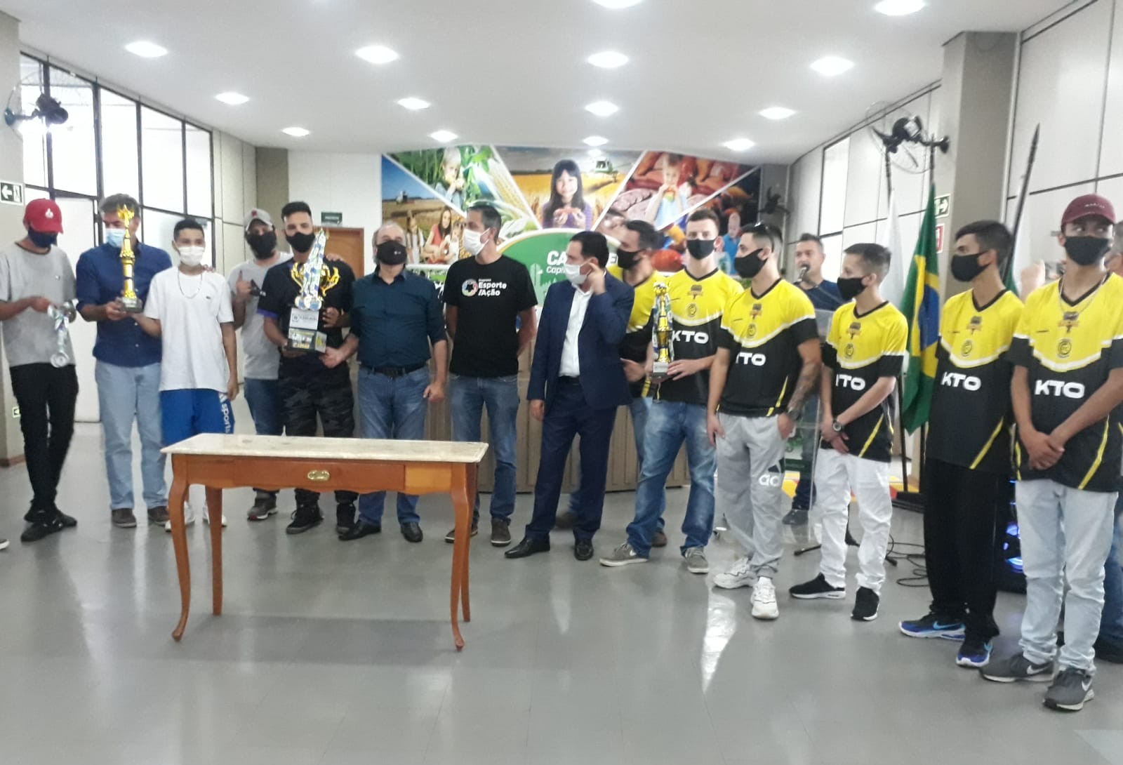Premiados os vencedores do Campeonato Free Fire em Cascavel 