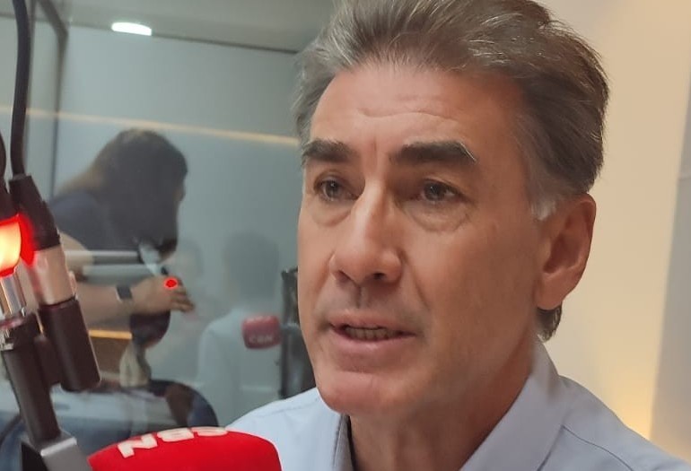 "Determinei redução de 15% do meu salário e dos secretários, entre outros cortes", diz Paranhos