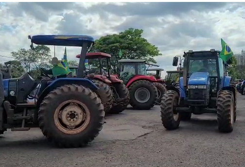 Representantes do agro se reúnem em manifestação em frente  à prefeitura 